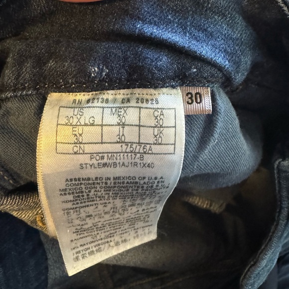 Size 30 Guess slim jeans - Picture 3 of 5